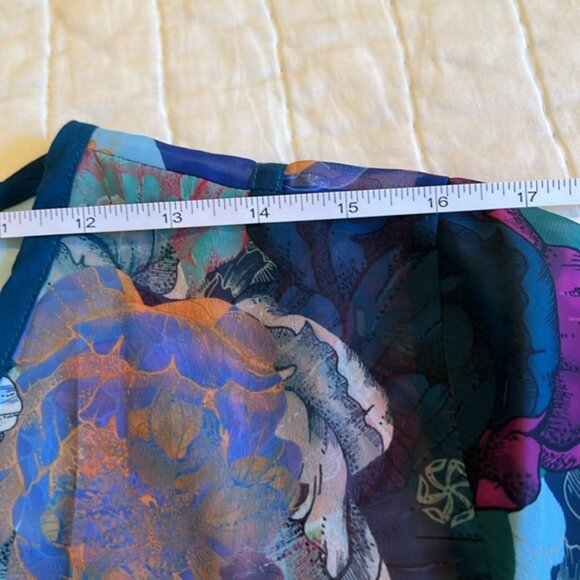 Top - Picture 5 of 8